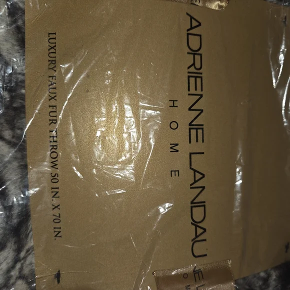 Adrienne Landau Home Luxury Faux Fur Plush Throw Blanket 50" x 70" Rose Detail - Picture 4 of 4